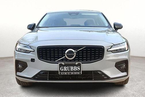 2024 Volvo S60 B5 Core Dark Theme