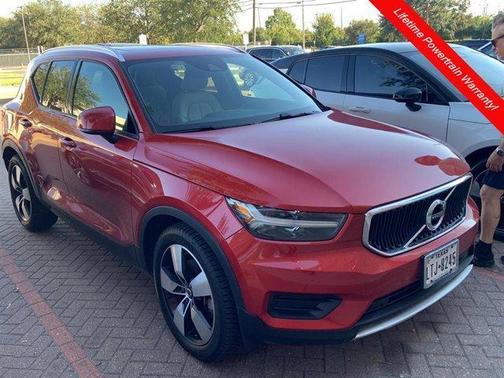2019 Volvo XC40 T5 Momentum