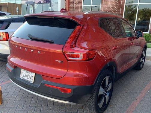 2019 Volvo XC40 T5 Momentum
