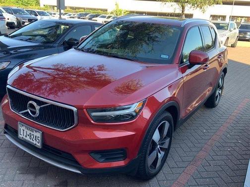 2019 Volvo XC40 T5 Momentum