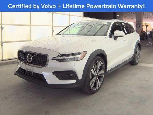 2025 Volvo V60 Cross Country B5 Plus