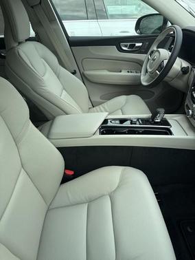 2025 Volvo XC60 B5 Core