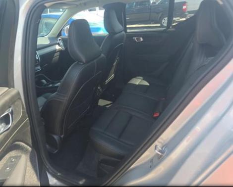 2025 Volvo XC40 B5 Core Bright Theme