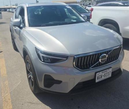 2025 Volvo XC40 B5 Core Bright Theme