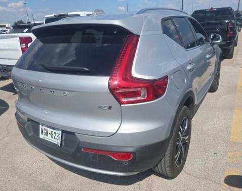 2025 Volvo XC40 B5 Core Bright Theme