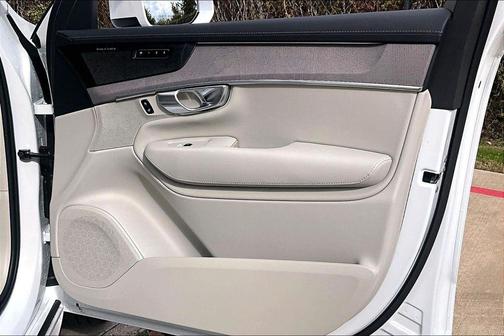 Crystal White Pearl 2026 Volvo XC90 B6 Ultra 7-Seater