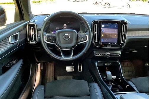 2022 Volvo XC40 Recharge Pure Electric P8 Twin Plus