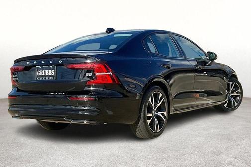 2024 Volvo S60 B5 Core Dark Theme