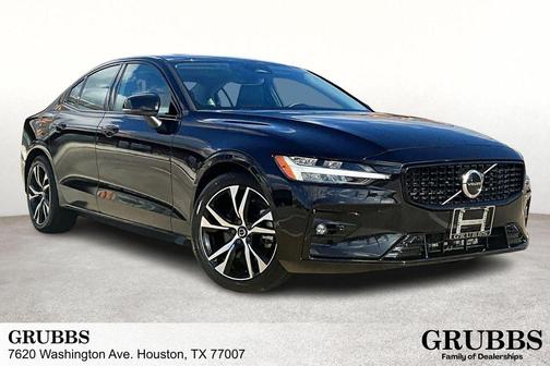 2024 Volvo S60 B5 Core Dark Theme