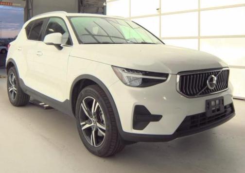2025 Volvo XC40 B5 Core Bright Theme