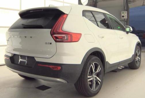 2025 Volvo XC40 B5 Core Bright Theme