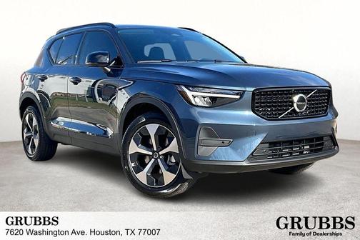 2026 Volvo XC40 B5 Core