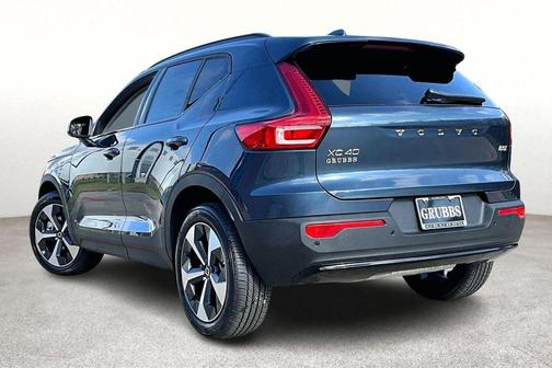 2026 Volvo XC40 B5 Core