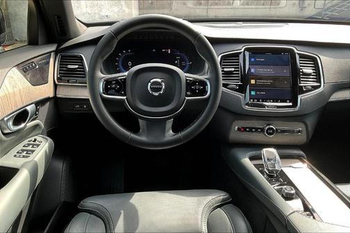 2024 Volvo XC90 Recharge Plug-In Hybrid T8 Ultimate Bright Theme 7-Seater