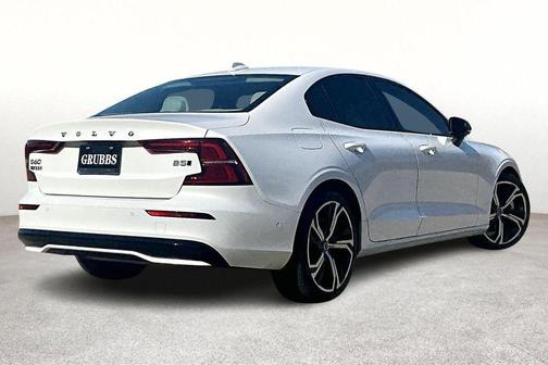 2024 Volvo S60 B5 Plus Dark Theme