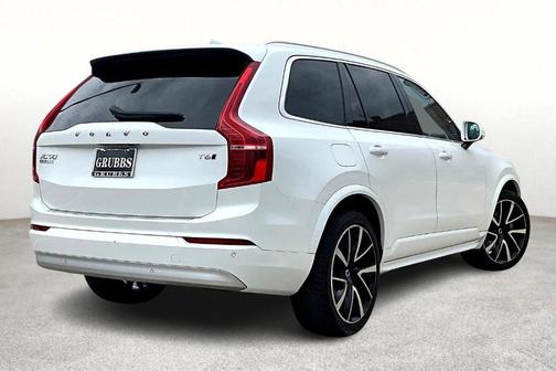 2022 Volvo XC90 T6 Momentum 7 Passenger