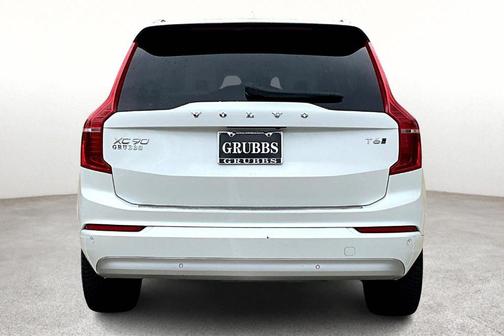 2022 Volvo XC90 T6 Momentum 7 Passenger
