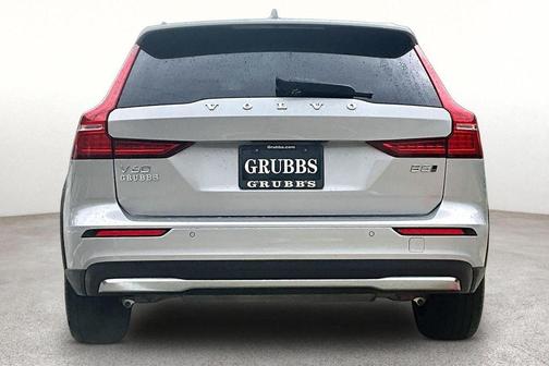 Bright 2025 Volvo V60 Cross Country B5 Plus