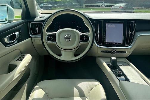 2024 Volvo V60 Cross Country B5 Plus