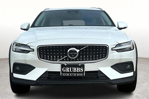 2024 Volvo V60 Cross Country B5 Plus