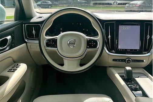 2024 Volvo V60 Cross Country B5 Plus