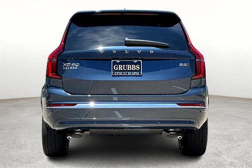 2025 Volvo XC90 B5 Core