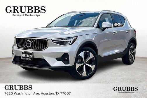 2025 Volvo XC40 B5 Plus Bright Theme