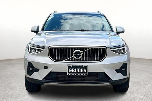 2025 Volvo XC40 B5 Plus Bright Theme