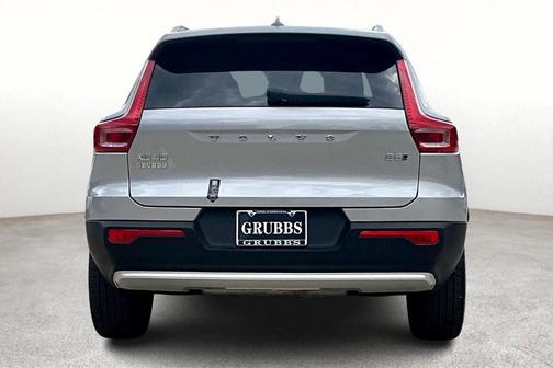 2025 Volvo XC40 B5 Plus Bright Theme