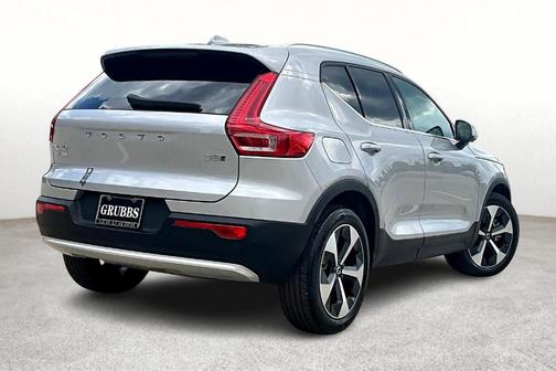 2025 Volvo XC40 B5 Plus Bright Theme