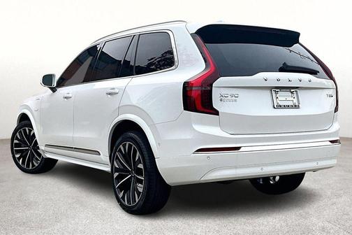 Crystal White Pearl 2026 Volvo XC90 Plug-In Hybrid T8 Ultra 7-Seater