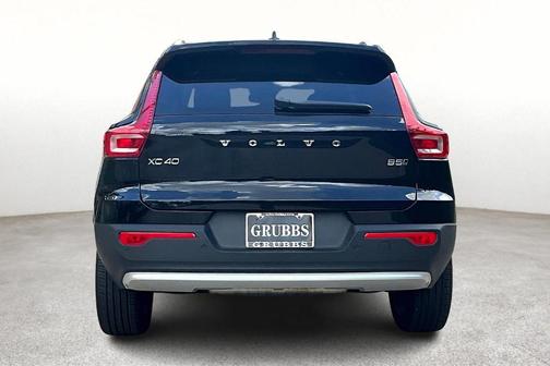 2025 Volvo XC40 B5 Core Bright Theme