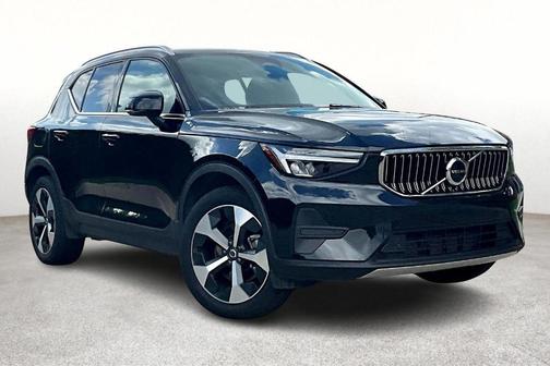 2025 Volvo XC40 B5 Core Bright Theme