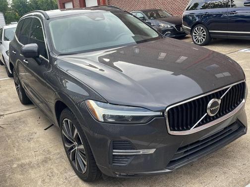 2022 Volvo XC60 B5 Momentum