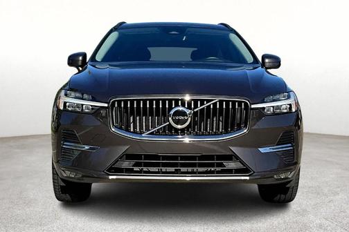 2022 Volvo XC60 B5 Momentum