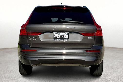 2022 Volvo XC60 B5 Momentum