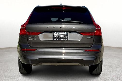 2022 Volvo XC60 B5 Momentum