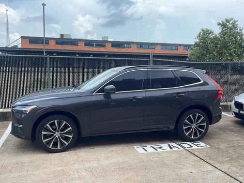 2022 Volvo XC60 B5 Momentum