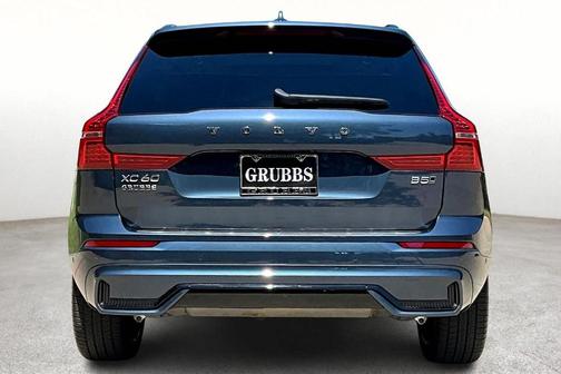 2025 Volvo XC60 B5 Ultra