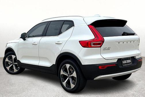 2025 Volvo XC40 B5 Core Bright Theme