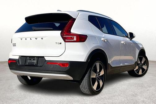 2020 Volvo XC40 T5 Momentum