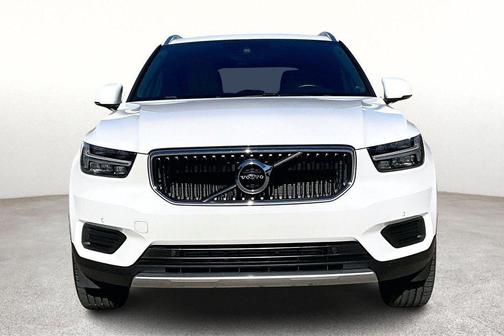 2020 Volvo XC40 T5 Momentum