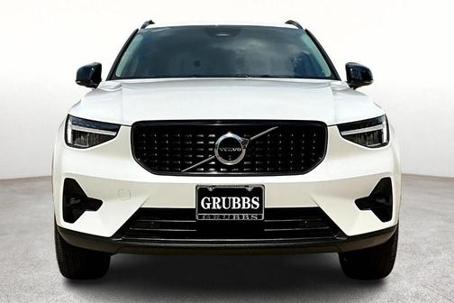 2025 Volvo XC40 B5 Plus Dark Theme