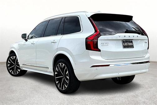 2026 Volvo XC90 PLUS