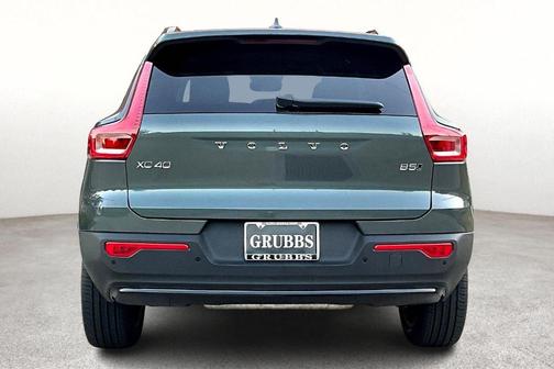 2026 Volvo XC40 B5 Plus