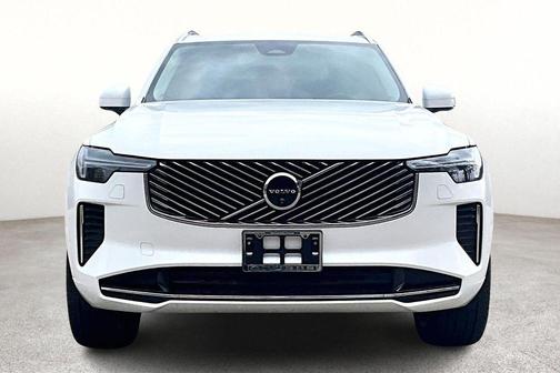 2025 Volvo XC90 B5 Plus