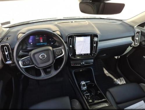 2023 Volvo XC40 B5 Plus Dark Theme