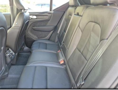 2023 Volvo XC40 B5 Plus Dark Theme