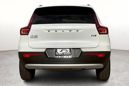 2025 Volvo XC40 B5 Plus Bright Theme