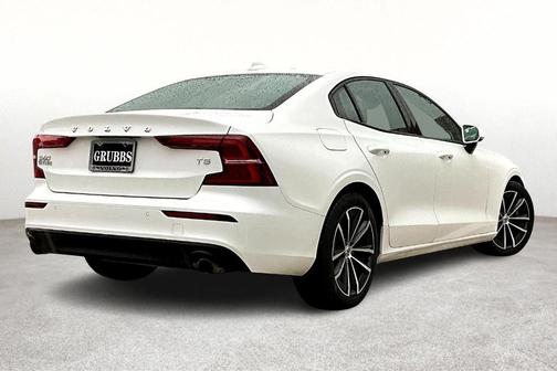 2021 Volvo S60 T5 Momentum